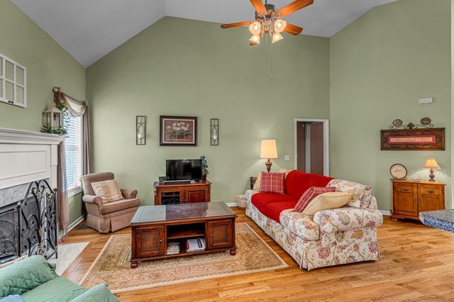 1008 Graceland Way, Greenbrier, TN 37073