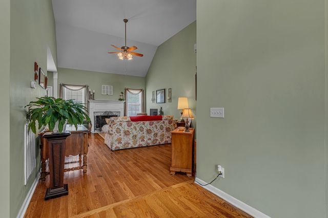 1008 Graceland Way, Greenbrier, TN 37073