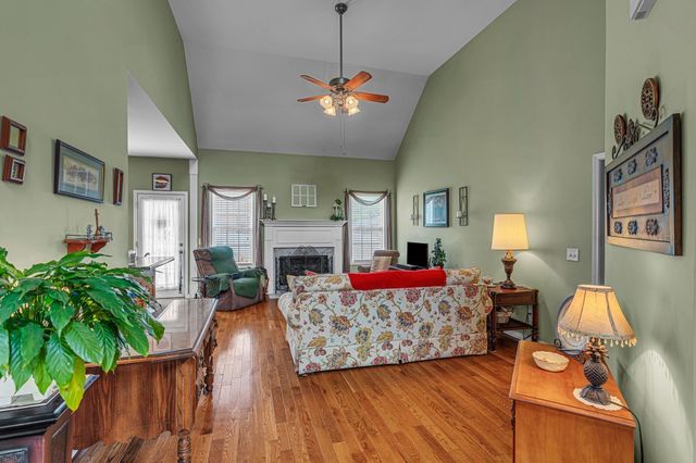 1008 Graceland Way, Greenbrier, TN 37073