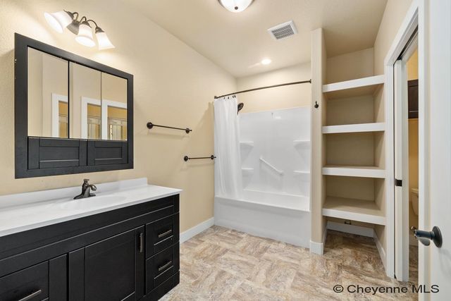 3216 LAND CT, Cheyenne, WY 82001