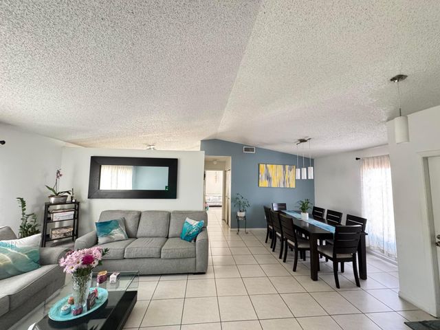 8600 NW 193rd Terrace, Hialeah, FL 33015
