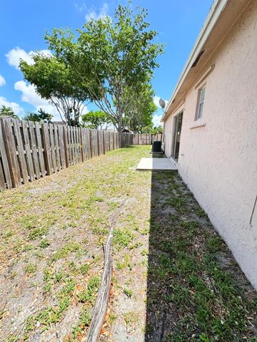 8600 NW 193rd Terrace, Hialeah, FL 33015