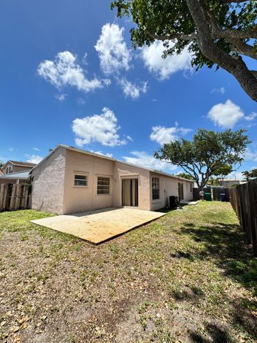 8600 NW 193rd Terrace, Hialeah, FL 33015
