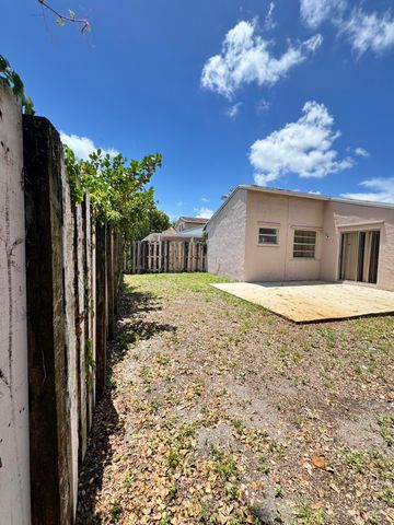 8600 NW 193rd Terrace, Hialeah, FL 33015