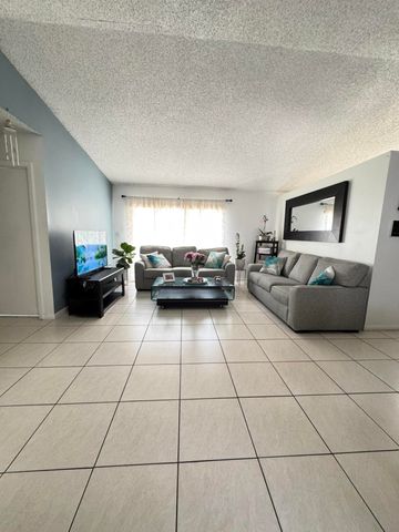 8600 NW 193rd Terrace, Hialeah, FL 33015