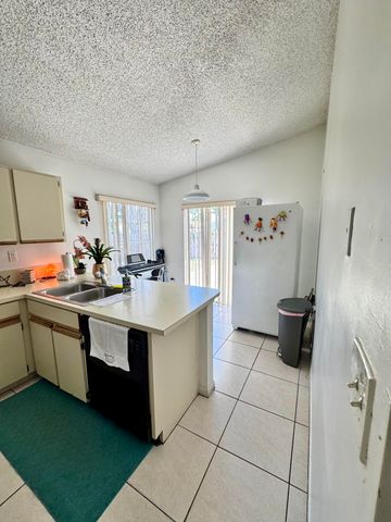 8600 NW 193rd Terrace, Hialeah, FL 33015