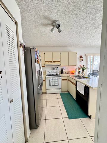 8600 NW 193rd Terrace, Hialeah, FL 33015