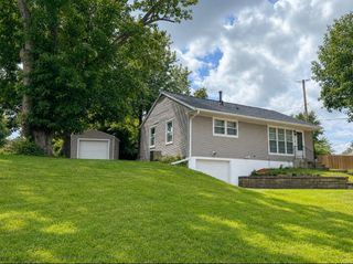 1101 38th Street SE, Cedar Rapids, IA 52403