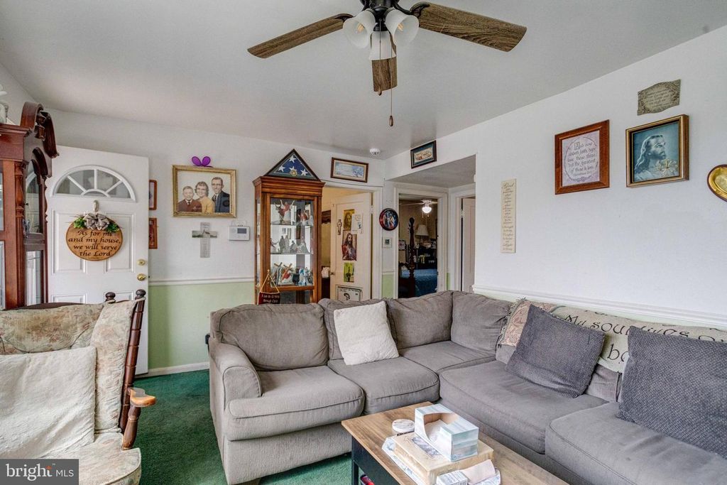 Image 10 of property listing at 900 RENFREW ST, Baltimore, MD 21221