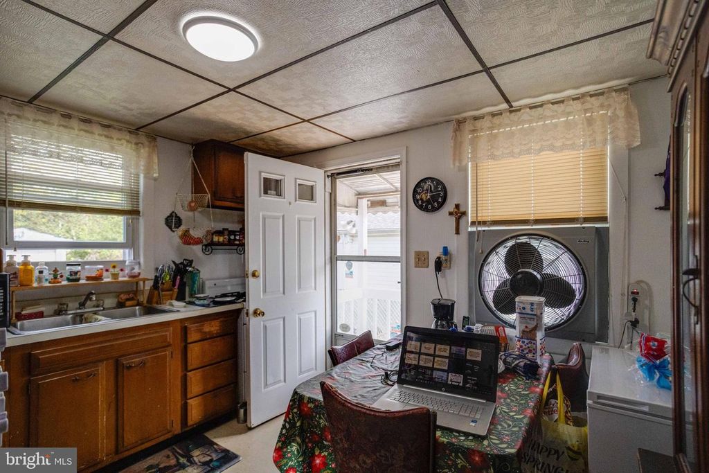 Image 11 of property listing at 900 RENFREW ST, Baltimore, MD 21221