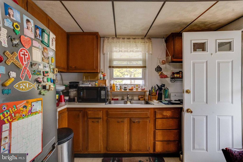 Image 12 of property listing at 900 RENFREW ST, Baltimore, MD 21221