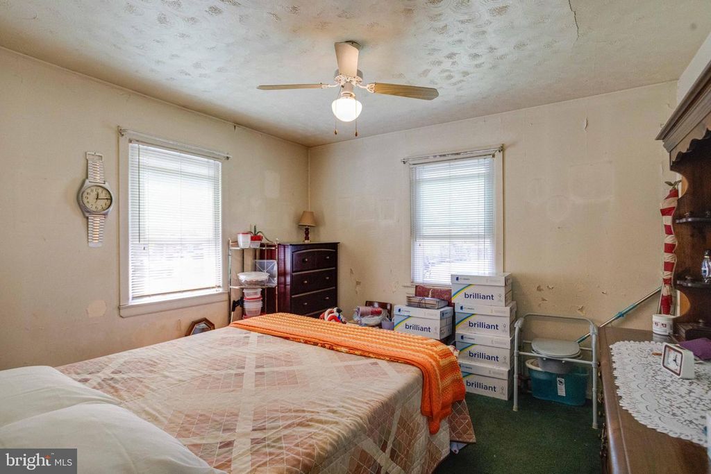 Image 17 of property listing at 900 RENFREW ST, Baltimore, MD 21221