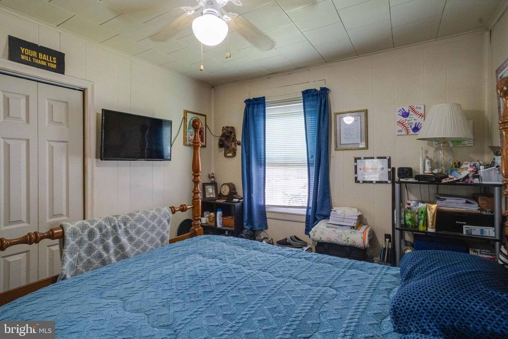 Image 21 of property listing at 900 RENFREW ST, Baltimore, MD 21221