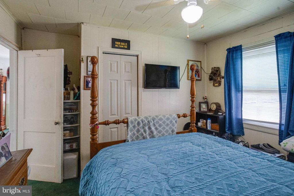 Image 22 of property listing at 900 RENFREW ST, Baltimore, MD 21221