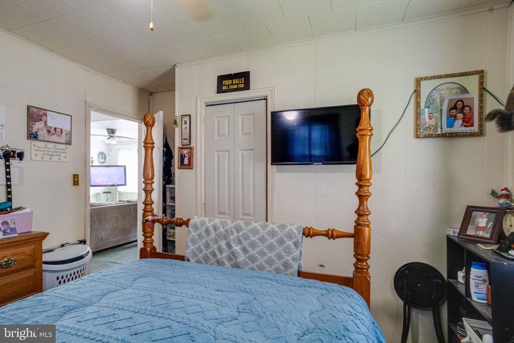 Image 25 of property listing at 900 RENFREW ST, Baltimore, MD 21221