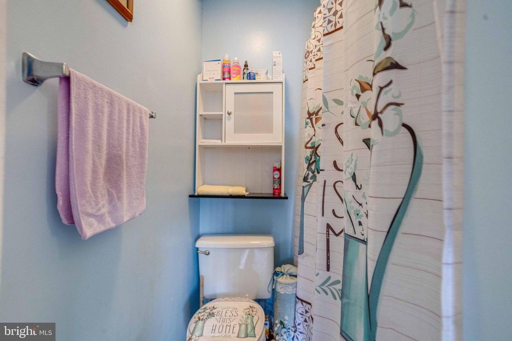 Image 27 of property listing at 900 RENFREW ST, Baltimore, MD 21221