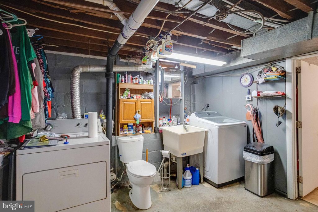 Image 29 of property listing at 900 RENFREW ST, Baltimore, MD 21221