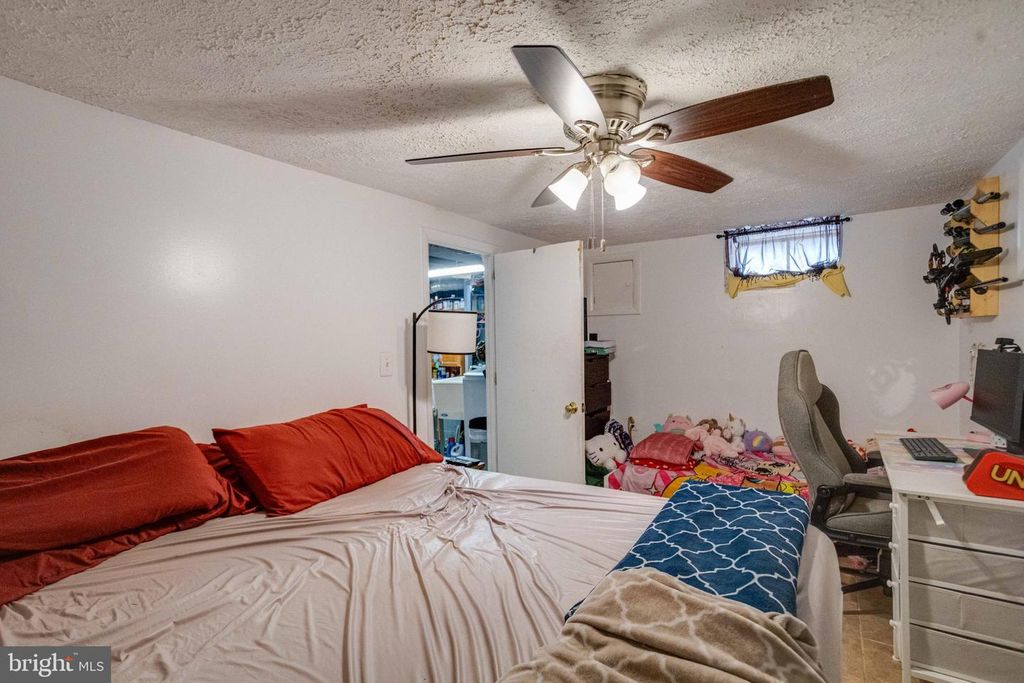 Image 32 of property listing at 900 RENFREW ST, Baltimore, MD 21221