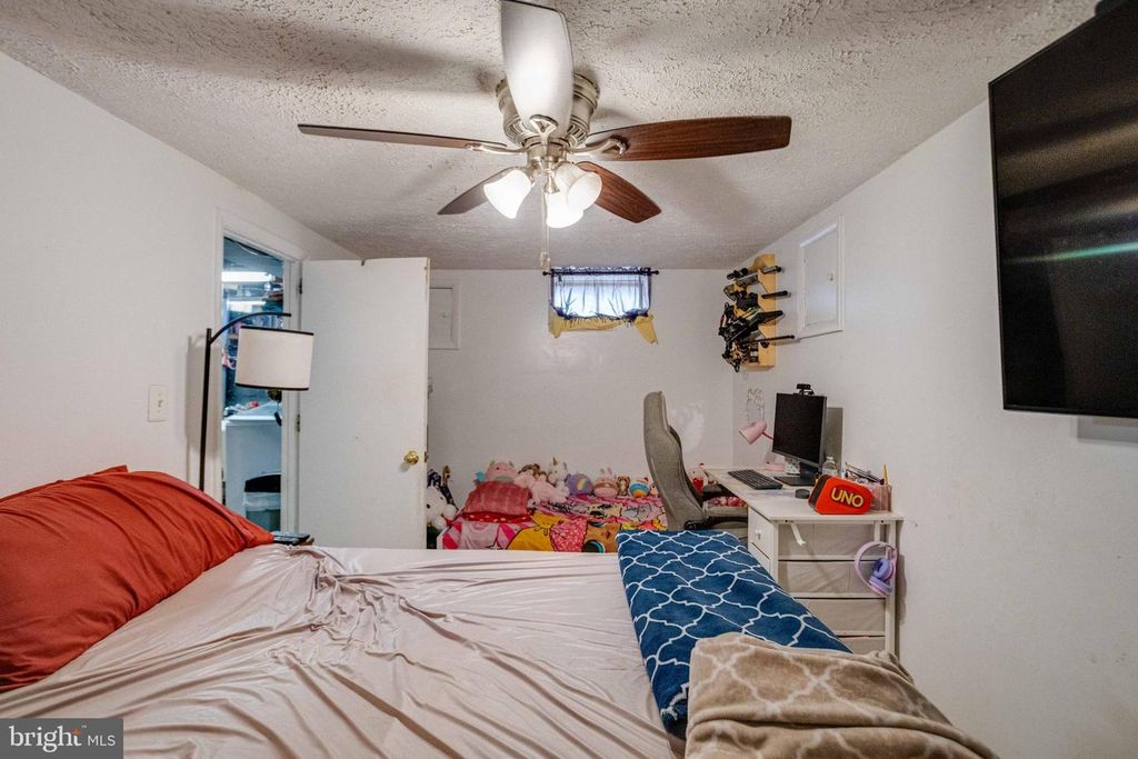 Image 33 of property listing at 900 RENFREW ST, Baltimore, MD 21221