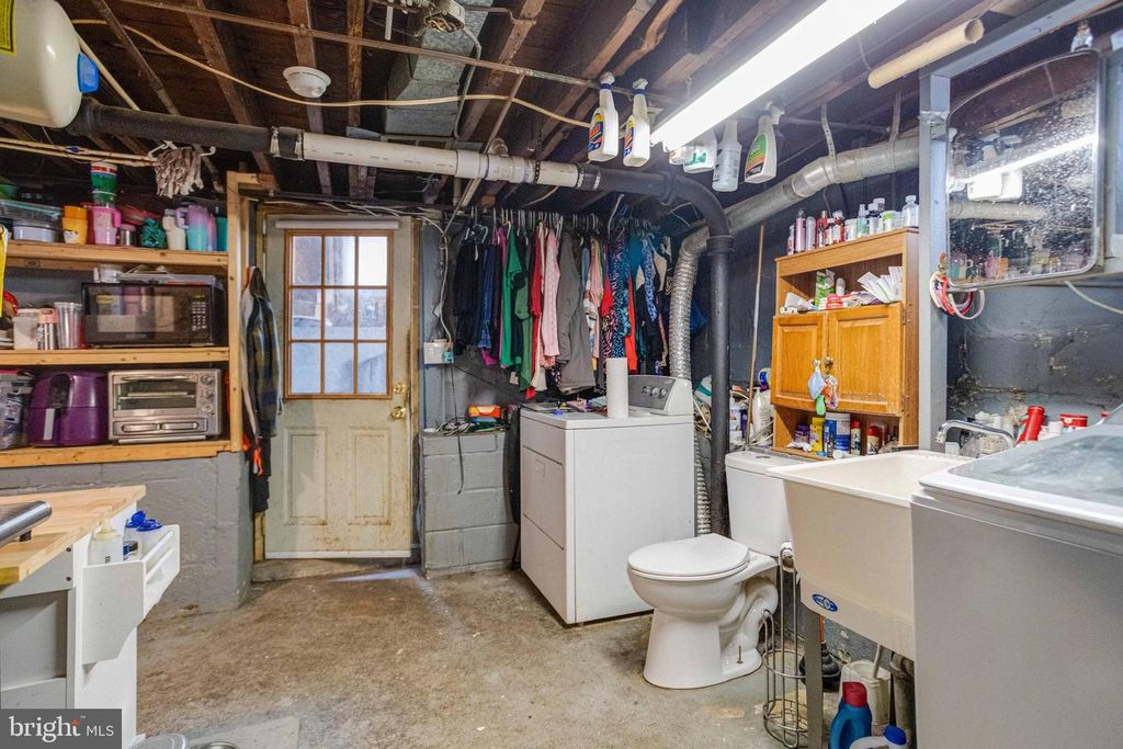 Image 34 of property listing at 900 RENFREW ST, Baltimore, MD 21221