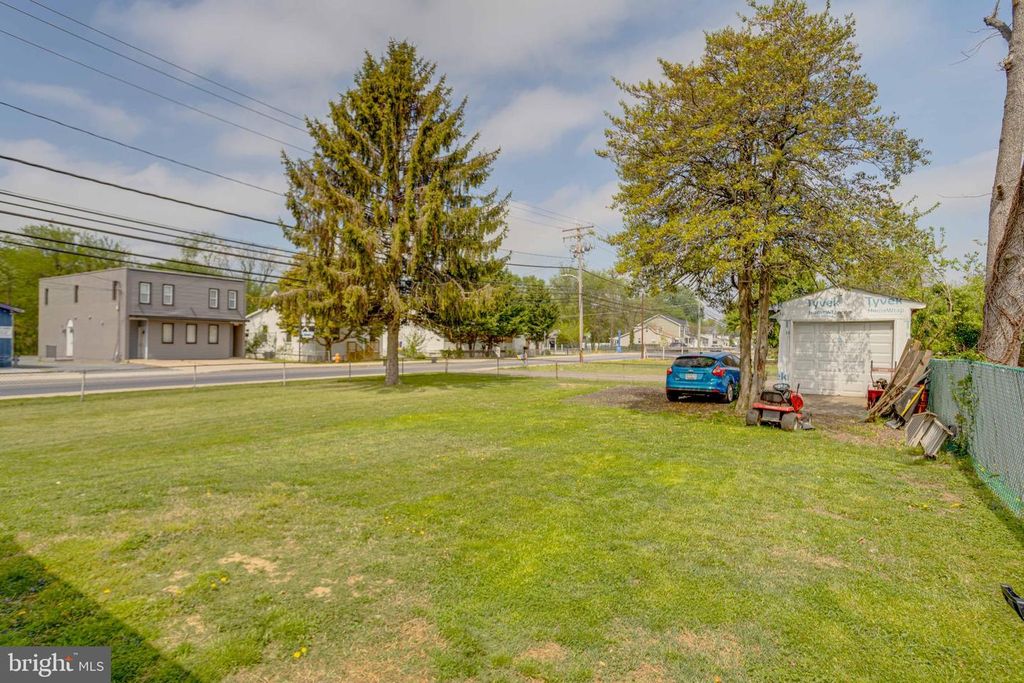 Image 36 of property listing at 900 RENFREW ST, Baltimore, MD 21221