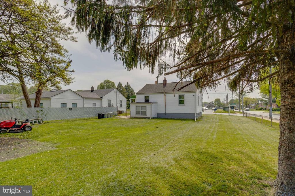 Image 39 of property listing at 900 RENFREW ST, Baltimore, MD 21221