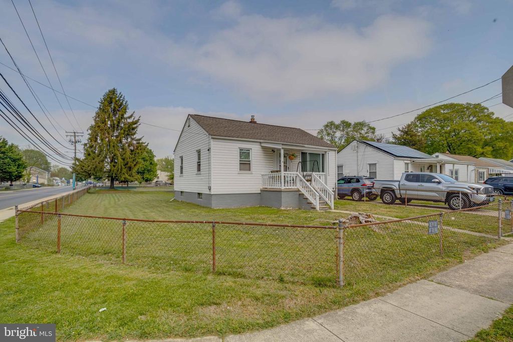 Image 4 of property listing at 900 RENFREW ST, Baltimore, MD 21221