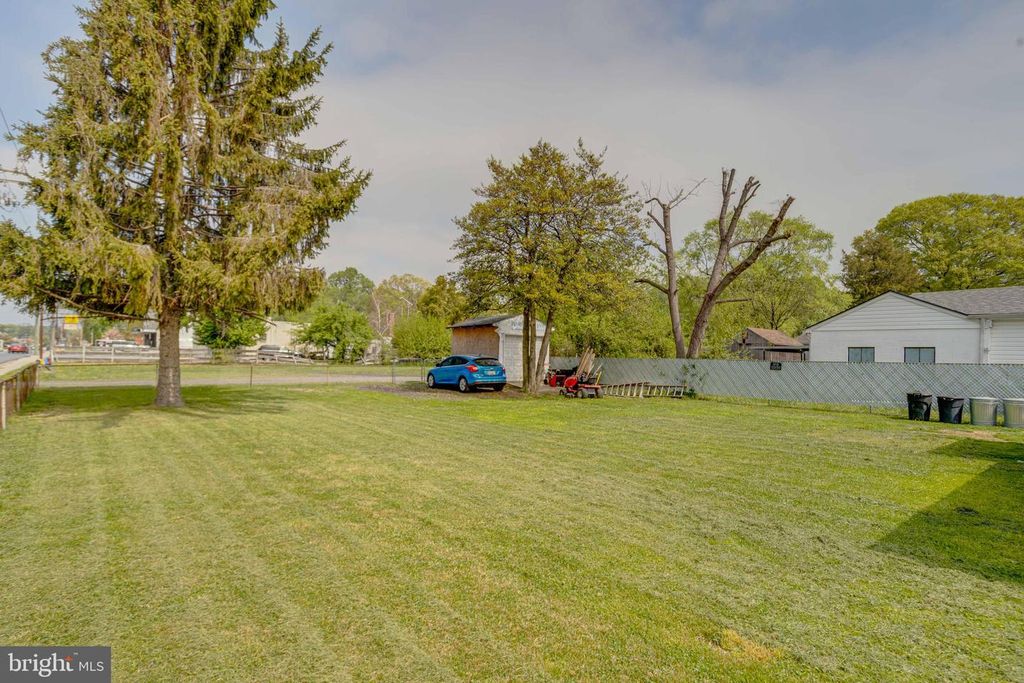 Image 40 of property listing at 900 RENFREW ST, Baltimore, MD 21221