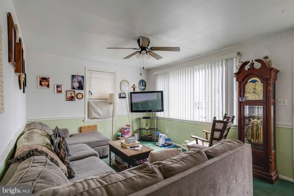 Image 7 of property listing at 900 RENFREW ST, Baltimore, MD 21221