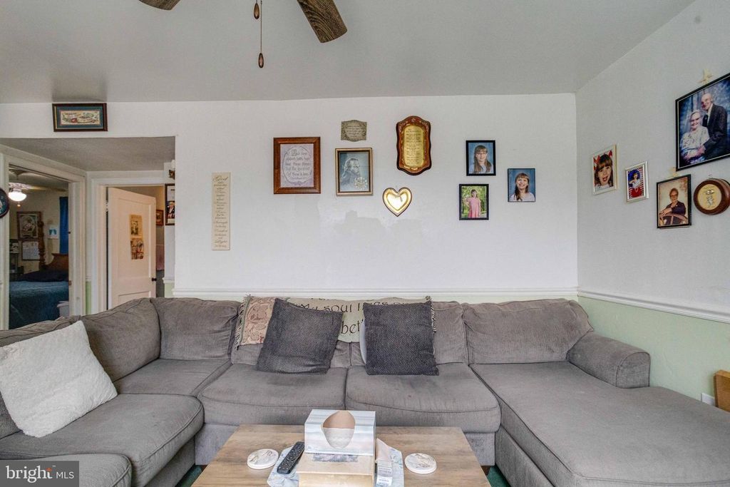 Image 8 of property listing at 900 RENFREW ST, Baltimore, MD 21221