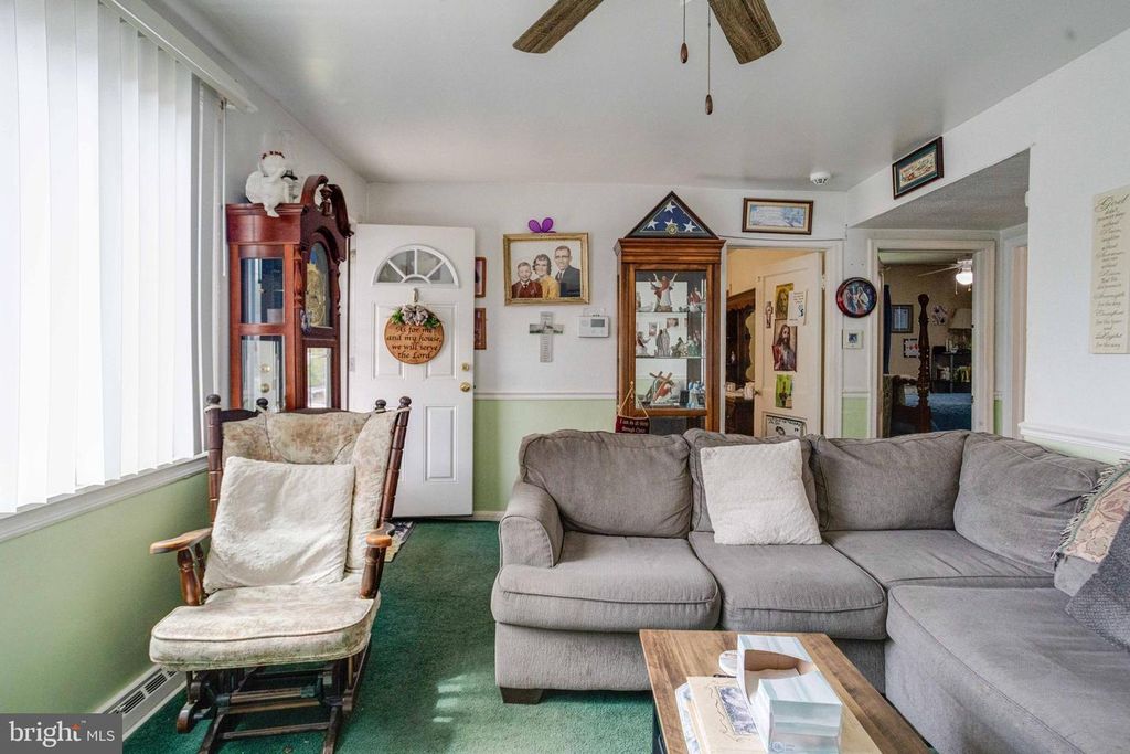 Image 9 of property listing at 900 RENFREW ST, Baltimore, MD 21221