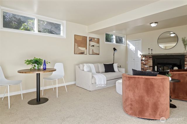 20910 9th Avenue S, Des Moines, WA 98198