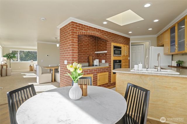 20910 9th Avenue S, Des Moines, WA 98198