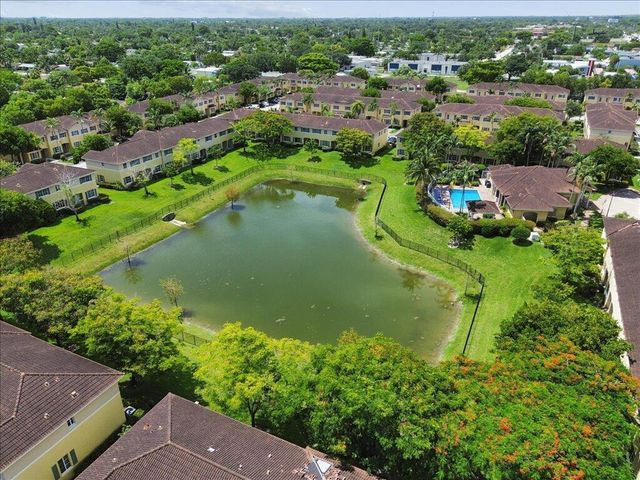 6036 SW 19th Place, North Lauderdale, FL 33068
