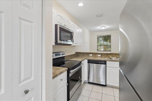 6036 SW 19th Place, North Lauderdale, FL 33068