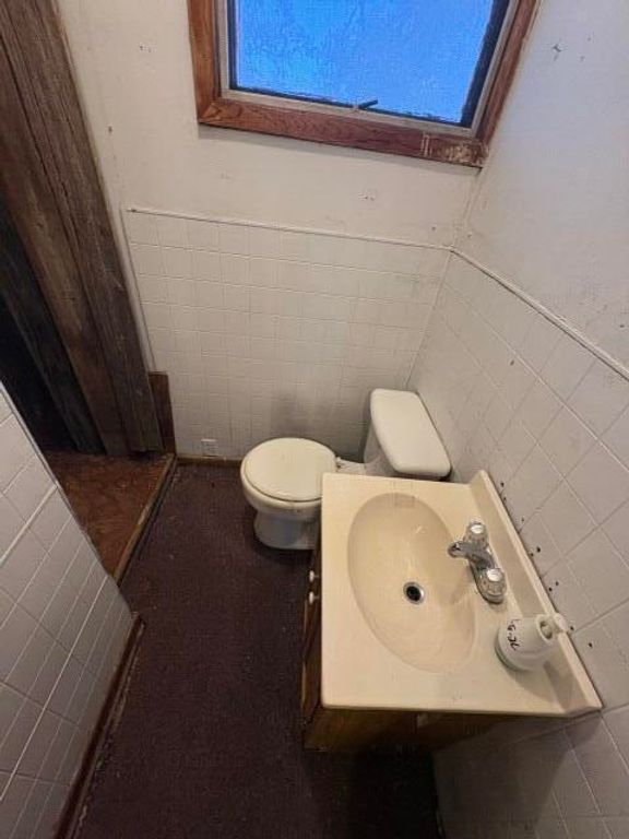 Image 11 of property listing at 915 E Broadway Street, Eden, TX 76837