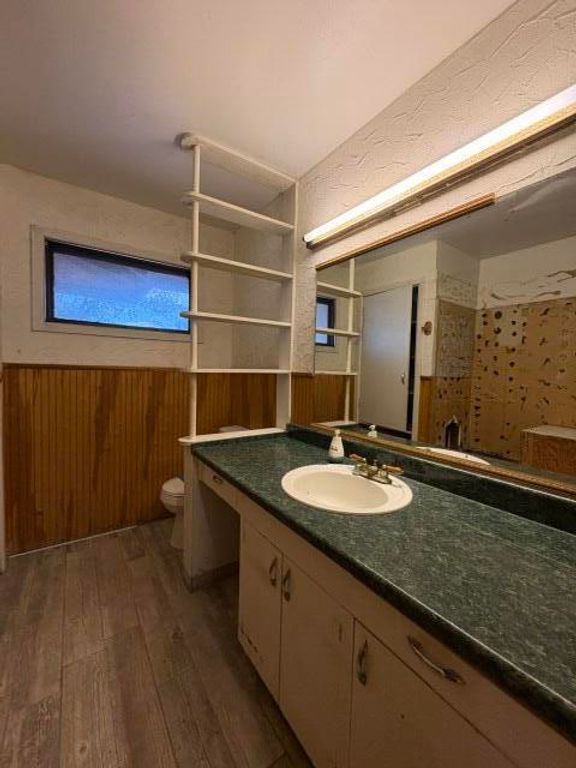 Image 14 of property listing at 915 E Broadway Street, Eden, TX 76837