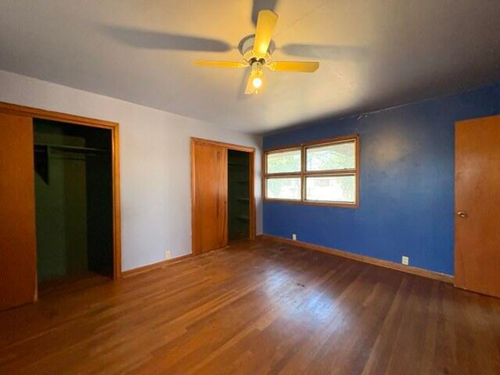 Image 15 of property listing at 915 E Broadway Street, Eden, TX 76837
