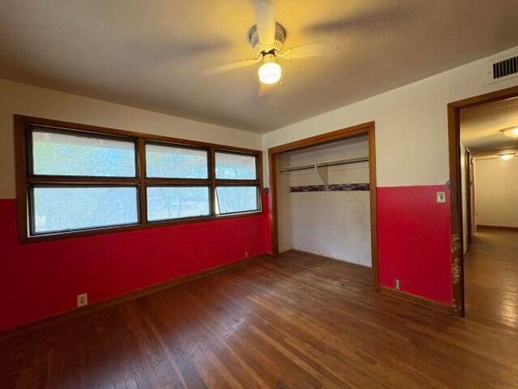 Image 17 of property listing at 915 E Broadway Street, Eden, TX 76837