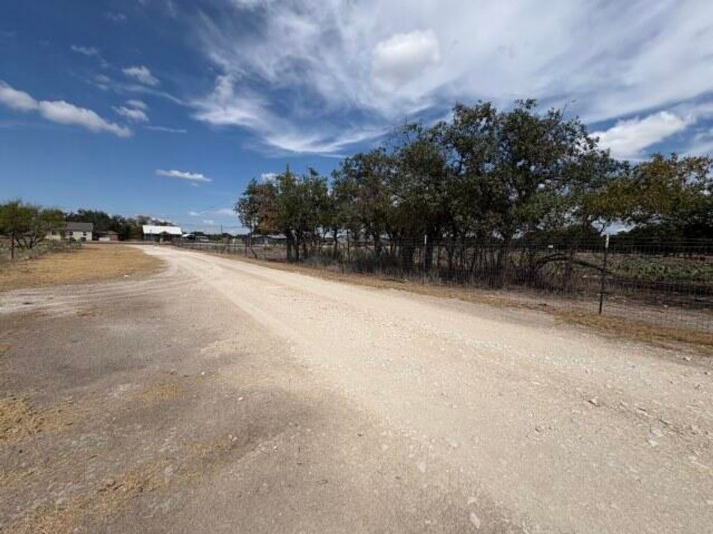 Image 6 of property listing at 915 E Broadway Street, Eden, TX 76837