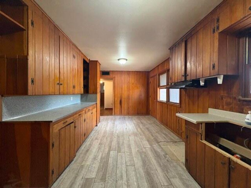 Image 9 of property listing at 915 E Broadway Street, Eden, TX 76837