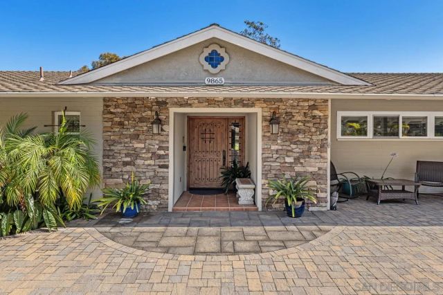 9865 Edgelake Drive, La Mesa, CA 91941