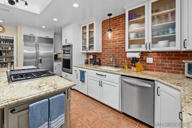 9865 Edgelake Drive, La Mesa, CA 91941