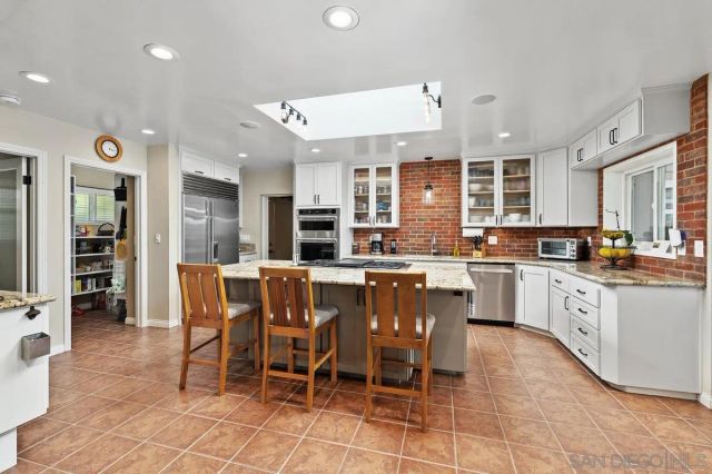 9865 Edgelake Drive, La Mesa, CA 91941