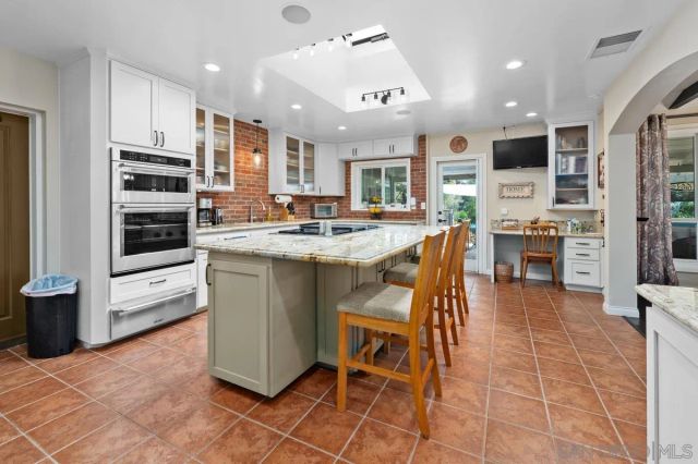 9865 Edgelake Drive, La Mesa, CA 91941