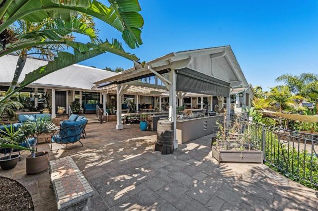 9865 Edgelake Drive, La Mesa, CA 91941