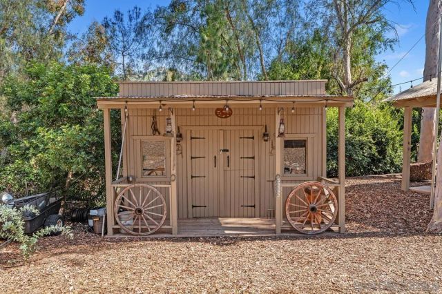 9865 Edgelake Drive, La Mesa, CA 91941
