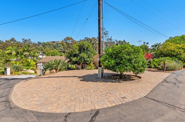 9865 Edgelake Drive, La Mesa, CA 91941