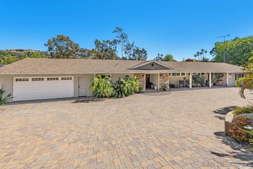 9865 Edgelake Drive, La Mesa, CA 91941