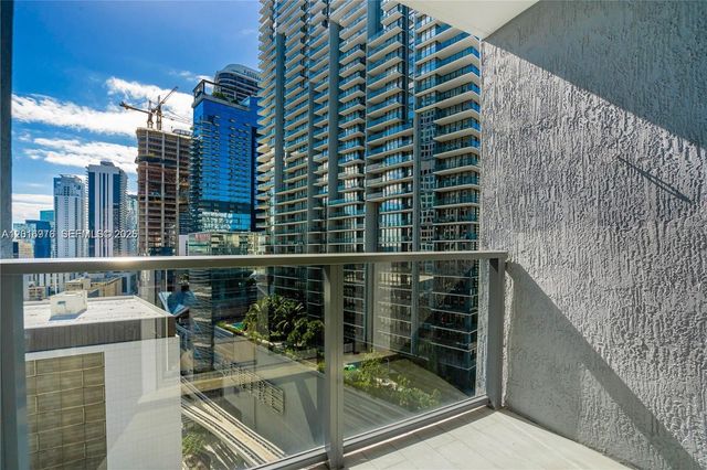31 SE 6th St 2205, Miami, FL 33131